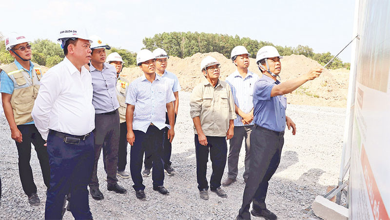 Lãnh đạo tỉnh Đồng Nai kiểm tra tiến độ thi công dự án đường vành đai 3- Thành phố Hồ Chí Minh, đoạn qua địa bàn huyện Nhơn Trạch.