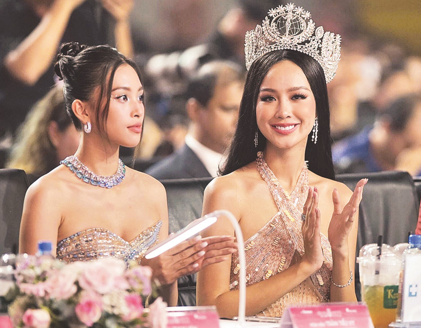 Lê Nguyễn Bảo Ngọc (bên phải), Hoa hậu Liên lục địa 2022 và Hoa hậu Việt Nam 2018 Trần Tiểu Vy trên hàng ghế Ban giám khảo cuộc thi Hoa hậu Việt Nam 2022. Ảnh: Phú Thọ