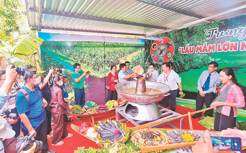 Du lịch Cà Mau có sự khởi sắc rõ rệt trong năm 2022 .