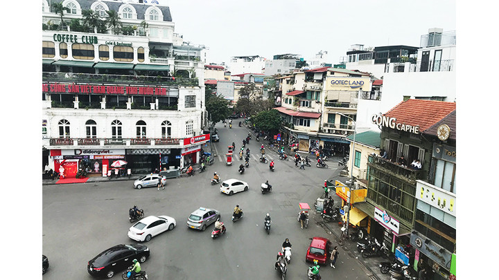 Cần có quy hoạch và giám sát chặt chẽ để phát triển kiến trúc đô thị hài hòa tính dân tộc và hiện đại. Ảnh: QUANG HƯNG