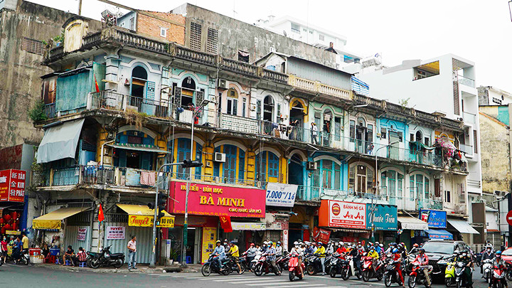 Chung cư số 440 Trần Hưng Đạo (quận 5, TP Hồ Chí Minh) là chung cư cấp D, có khả năng đổ sập bất cứ lúc nào, gây nguy hiểm cho tính mạng người dân, cần phá dỡ khẩn cấp.