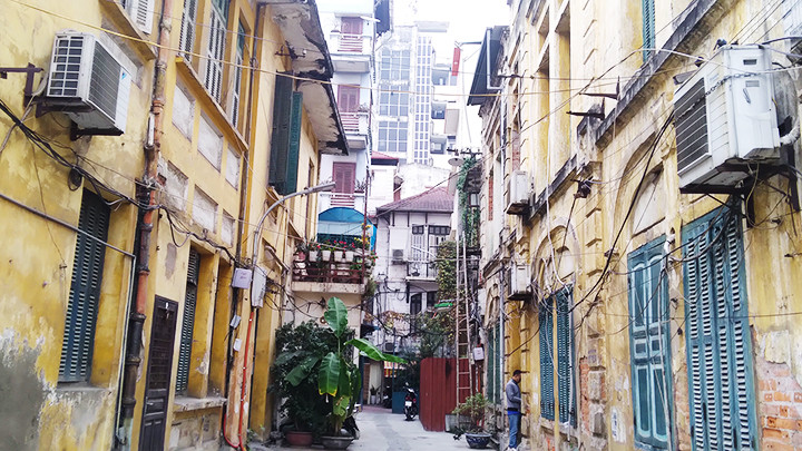 Khu nhà trưng bày bảo tàng nhà văn Nguyễn Tuân và họa sĩ Nguyễn Tư Nghiêm.