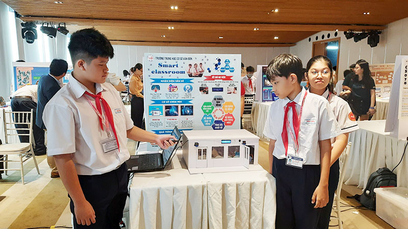Học sinh Thành phố Hồ Chí Minh tham gia Cuộc thi DigiTrans Edtech 2022 với chủ đề “Ứng dụng chuyển đổi số trong lĩnh vực giáo dục”.