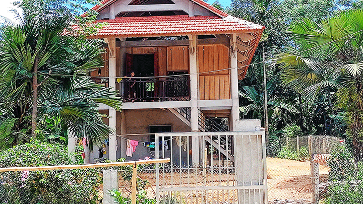 Nhà sàn bằng bê-tông cốt thép ở huyện miền núi Con Cuông.