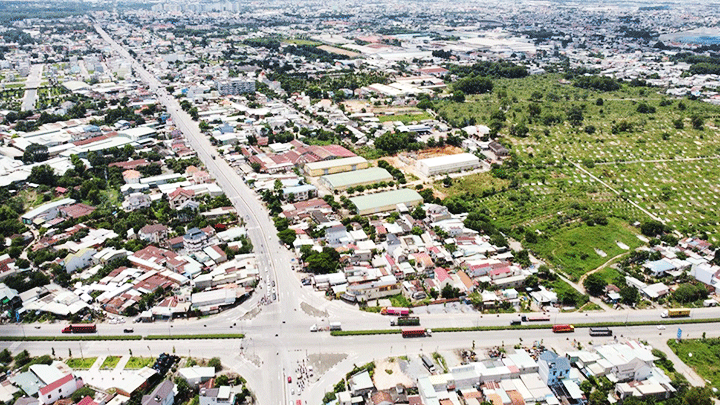 TP Hồ Chí Minh và các địa phương nhanh chóng bắt tay vào xây dựng đường vành đai 3. Trong ảnh: Đoạn Tân Vạn-Bình Chuẩn (tỉnh Bình Dương) đã được đưa vào khai thác.