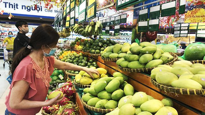 Giá các loại trái cây tại nhiều siêu thị ở TP Hồ Chí Minh đã bắt đầu giảm.