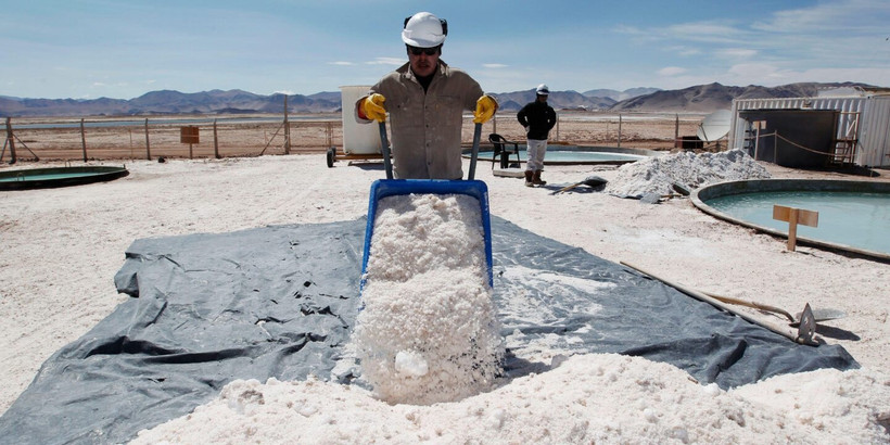 Một mỏ khai thác lithium tại Argentina. Ảnh: CNN