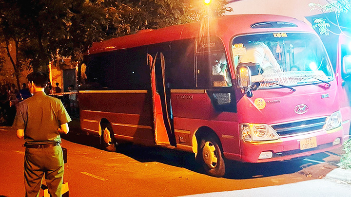 Chiếc xe đưa đón học sinh của Trường mầm non Hồng Nhung, nơi bé trai 5 tuổi bị bỏ quên suốt 11 giờ đồng hồ dưới trời nắng nóng.