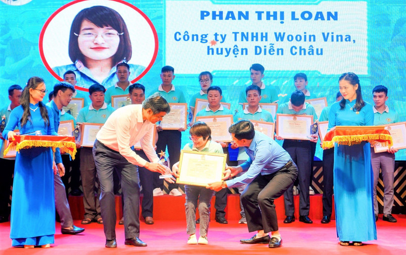 Chị Phan Thị Loan là một trong số 95 gương mặt điển hình "Công nhân Nghệ An làm theo lời Bác" năm 2024.