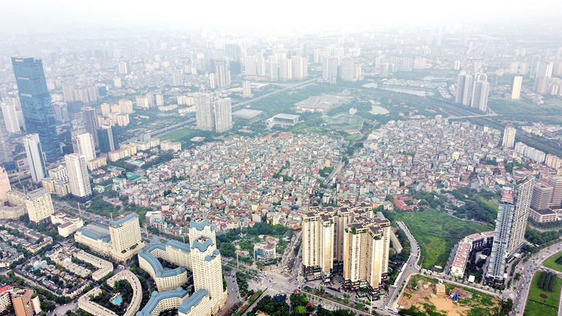 Khu vực làng Mễ Trì cũ lạc lõng giữa đô thị mới.