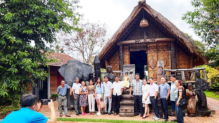 Buôn Ê Đê trong lòng phố thị