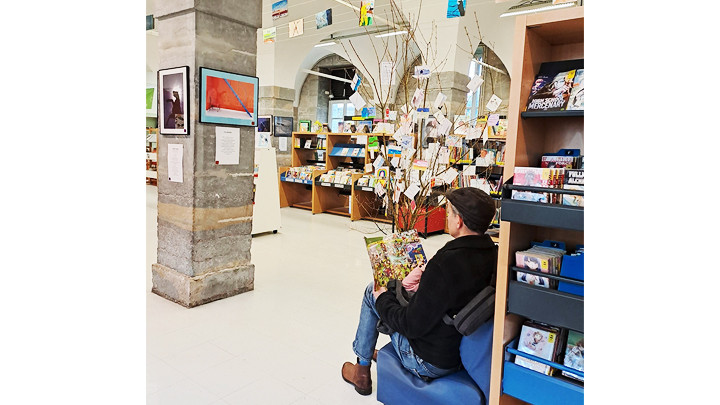 Không khí thơ ca lan tỏa đến nhiều địa điểm, không gian một cách gần gũi. 