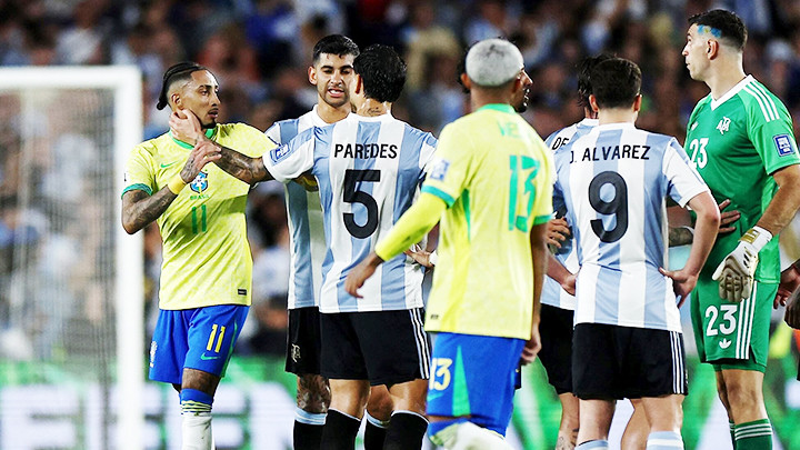 Không có Messi, Argentina vẫn khiến Brazil phải nhận thất bại nặng nề.