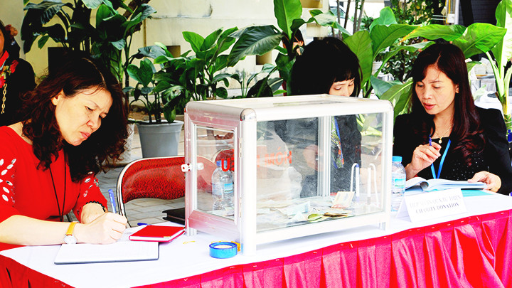 Mọi người cần lựa chọn ủng hộ qua các tổ chức, quỹ từ thiện uy tín, có giấy phép hoạt động rõ ràng. Ảnh: HẢI NGUYỄN