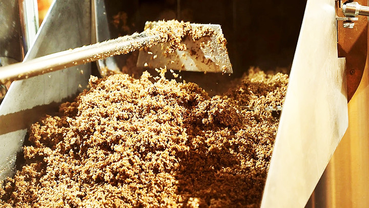 Hàng chục triệu tấn bã bia được sản xuất mỗi năm. Ảnh: GETTY