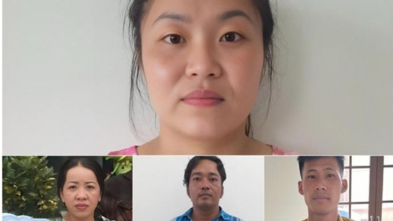 Các bị can Huỳnh Thị Ngọc Thảo (ảnh lớn) và Quách Thị Hoa, Lê Quang Tý, Hoàng Văn Cường (từ trái sang phải). (Ảnh: TRỌNG NGUYỄN)