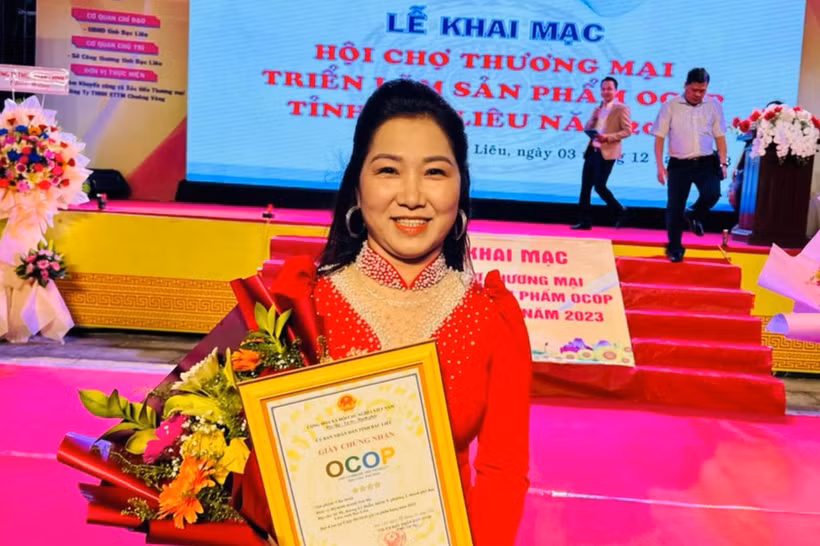 Chính quyền và các ngành chức năng ở Bạc Liêu luôn quan tâm và thường xuyên tổ chức Hội chợ giới thiệu các sản phẩm đạt chuẩn OCOP 4 sao ở trong và ngoài tỉnh. (Ảnh: TRỌNG DUY)