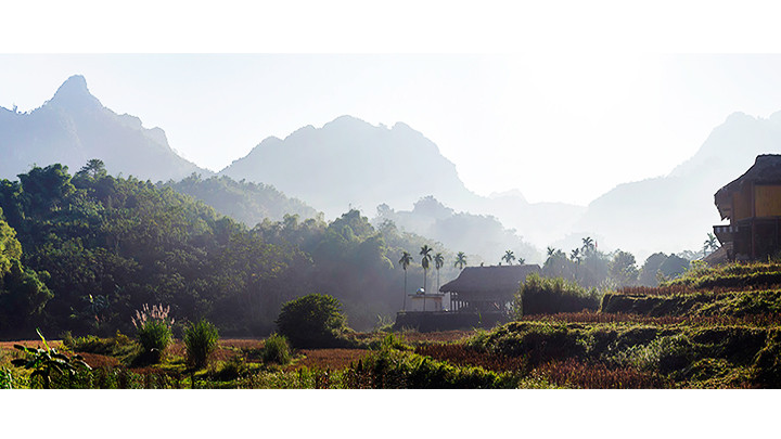 Nắng sớm bản Mường.