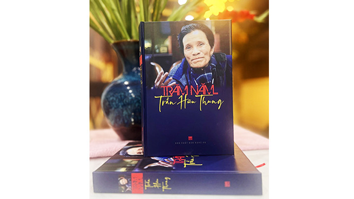 Ra mắt sách tôn vinh nhà thơ Trần Hữu Thung
