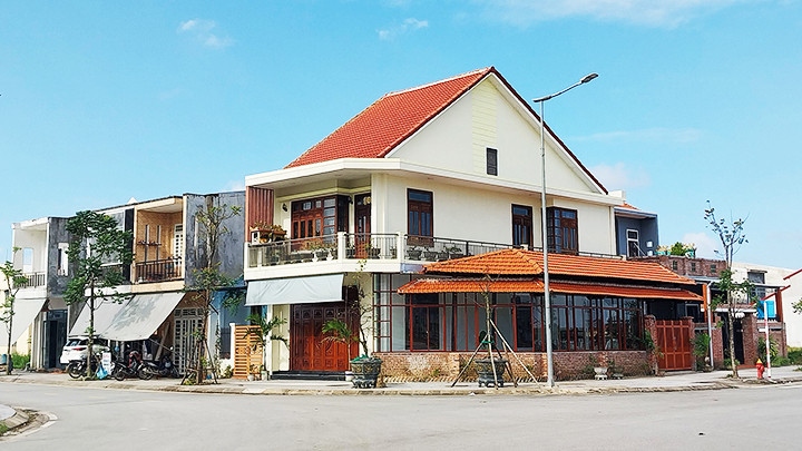 Những ngôi nhà khang trang ở khu tái định cư phía bắc Hương Sơn.