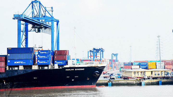 Các doanh nghiệp xuất khẩu cần theo dõi sát tình hình trên thế giới để có các biện pháp ứng phó kịp thời. Ảnh: NAM ANH