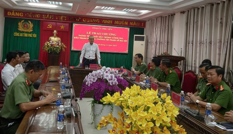 Bí thư Tỉnh ủy Phú Yên phát biểu tại Lễ khen thưởng.