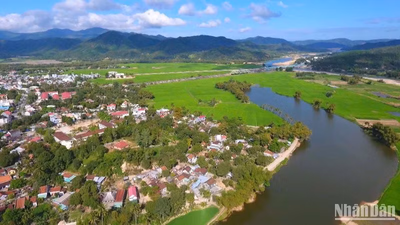 Một góc thị trấn La Hai huyện Đồng Xuân hôm nay.