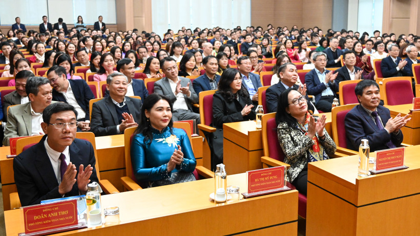 Chủ tịch Quốc hội Trần Thanh Mẫn, Phó Chủ tịch Quốc hội Nguyễn Đức Hải và các đại biểu tại cuộc gặp mặt. (Ảnh: DUY LINH)