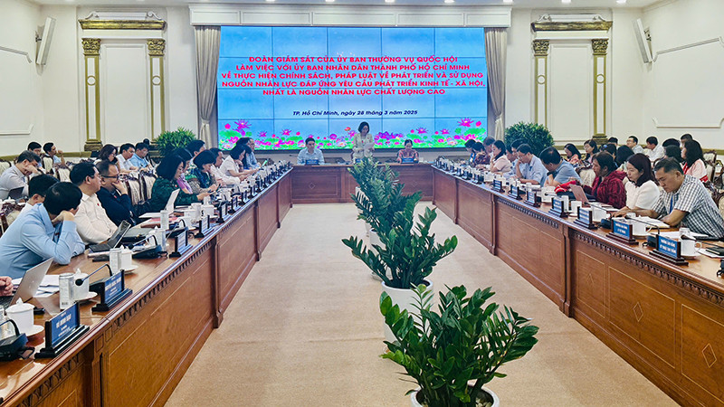 Toàn cảnh buổi làm việc.