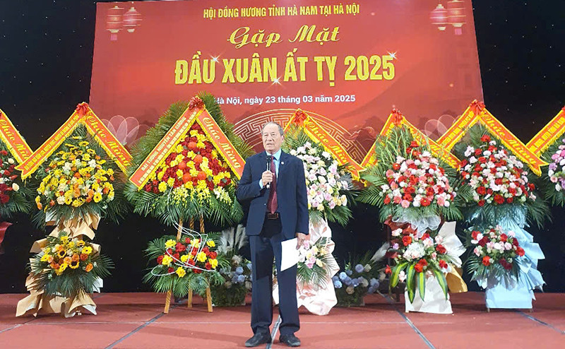 Trung tướng, Phó Giáo sư, Tiến sĩ Đặng Nam Điền, Chủ tịch Hội phát biểu tại buổi gặp mặt.