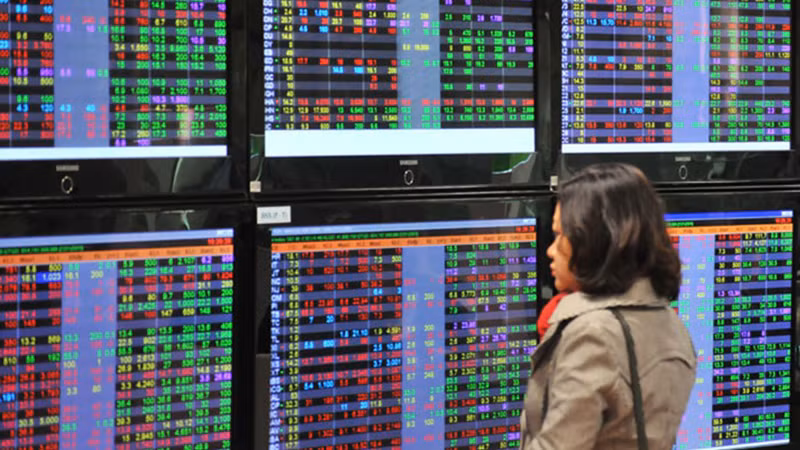 Cổ phiếu bảo hiểm nổi sóng, VN-Index tăng hơn 5 điểm