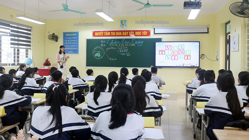 Giờ học của cô và học sinh Trường trung học cơ sở Tân Tiến (huyện Chương Mỹ, Hà Nội).