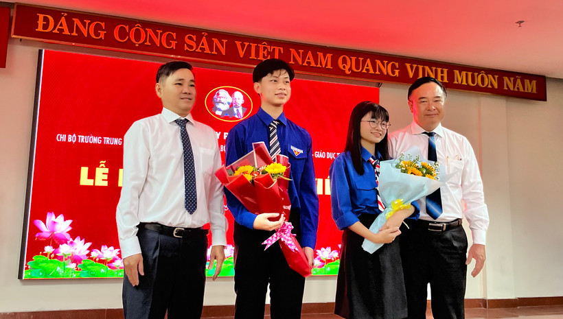 Một buổi lễ kết nạp đảng viên là học sinh trên địa bàn quận Phú Nhuận vào tháng 6/2022.