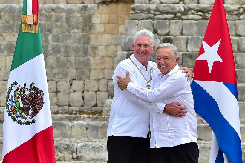 Chủ tịch Cuba Miguel Díaz-Canel (trái) và Tổng thống Mexico López Obrador.