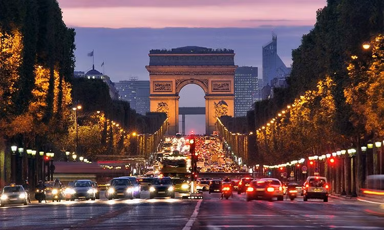 Champs-Élysées, đại lộ nổi tiếng ở trung tâm thủ đô Paris, Pháp.