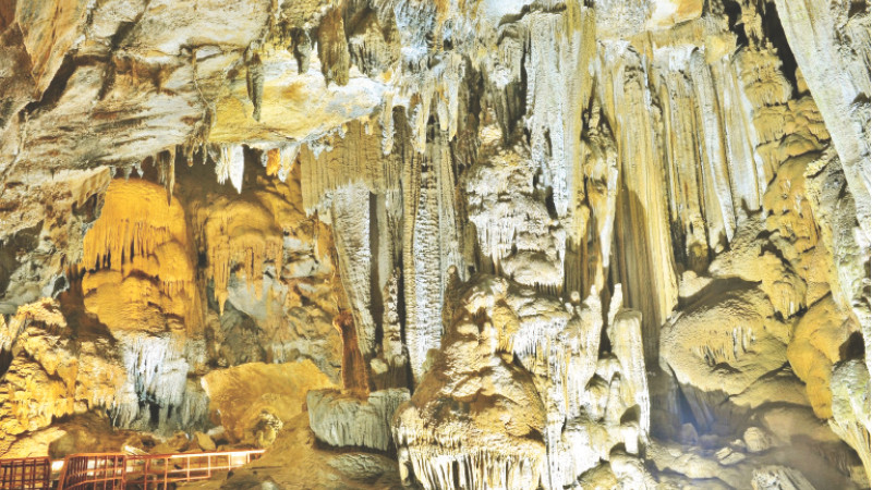 Thăm động Tiên Sơn ở Quảng Bình 