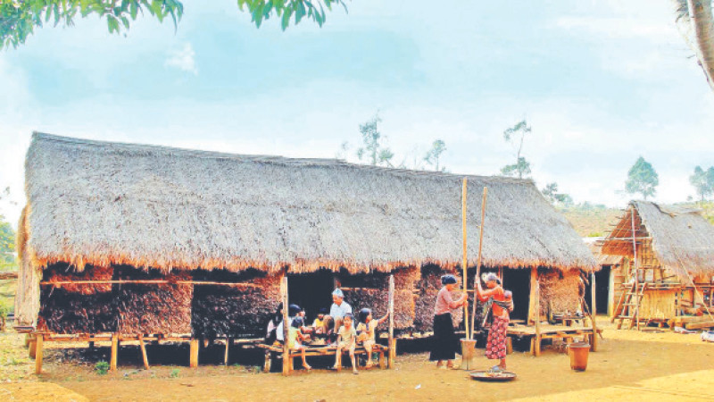 Nhà sàn dài của người Mạ ở huyện Bảo Lâm, Lâm Đồng.