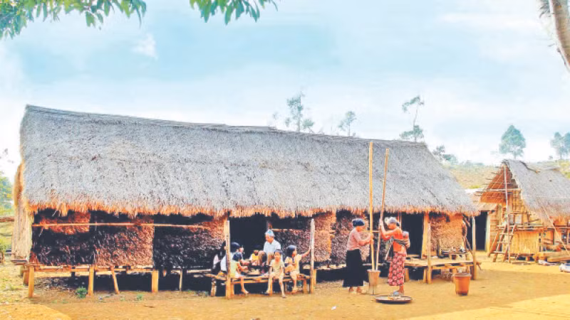 Nhà sàn dài của người Mạ ở huyện Bảo Lâm, Lâm Đồng.