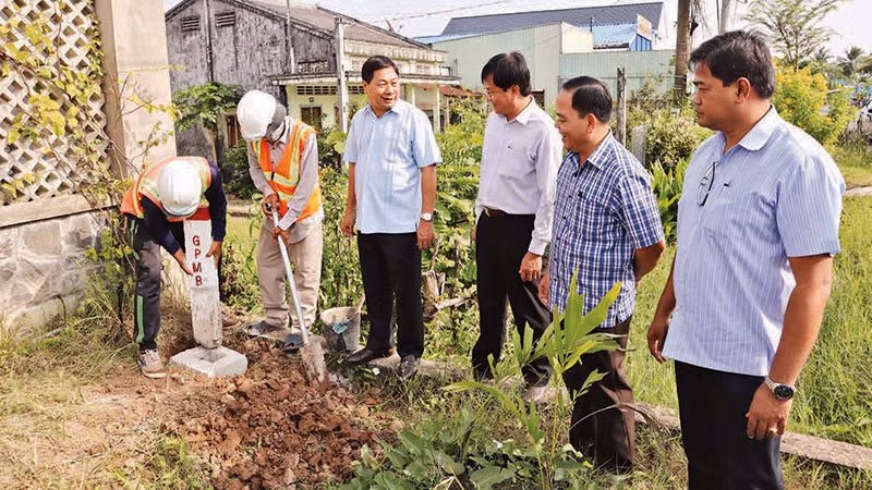 Lãnh đạo tỉnh Sóc Trăng kiểm tra tiến độ giải phóng mặt bằng dự án đường cao tốc Châu Đốc-Cần Thơ-Sóc Trăng.