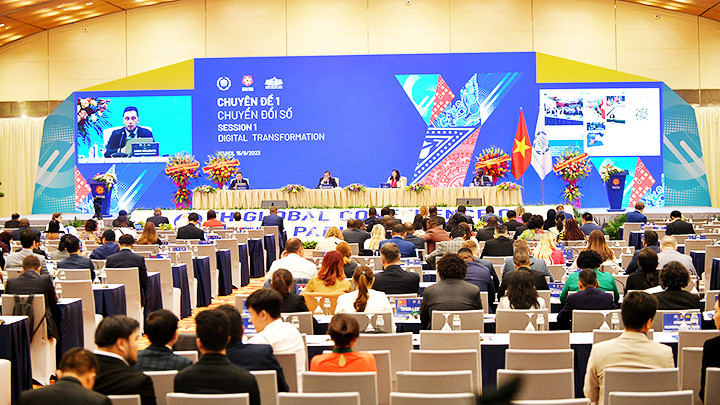 Phiên thảo luận chuyên đề về chuyển đổi số. Ảnh: CỔNG THÔNG TIN QUỐC HỘI 