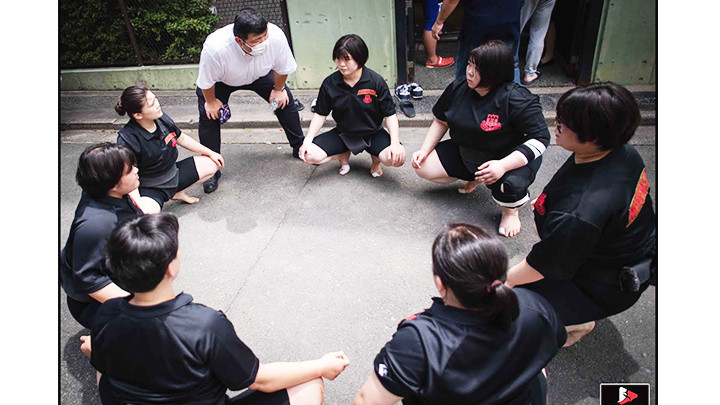 Một lớp dạy sumo cho các cô gái tại Thủ đô Tokyo. Ảnh: JAPAN TIMES