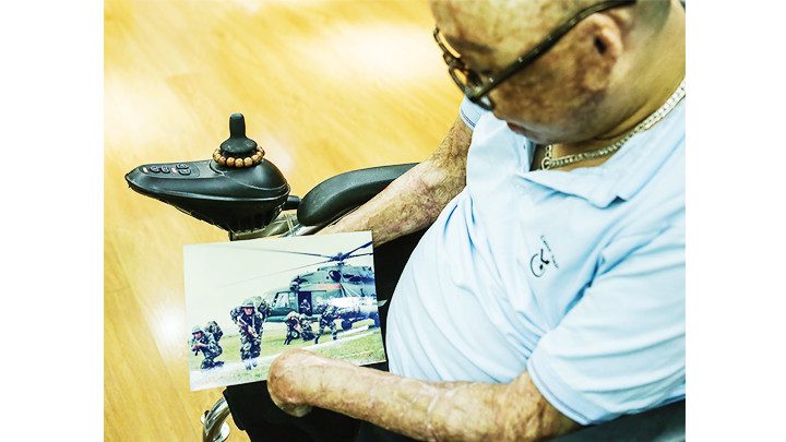 Anh Dương nhớ lại kỷ niệm với các đồng đội.