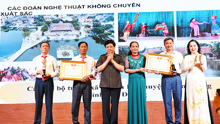 Trao giải thưởng Đào Tấn 