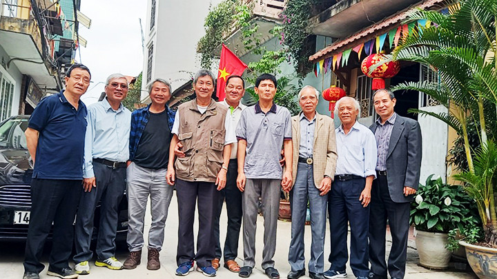 Nhóm bạn chiến đấu gặp nhau sau 50 năm.