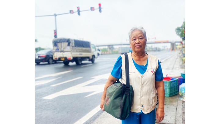 Bà Liên đã 45 năm sơ cấp cứu người tai nạn giao thông trên đường QL 5 đoạn qua xã Phúc Thành.