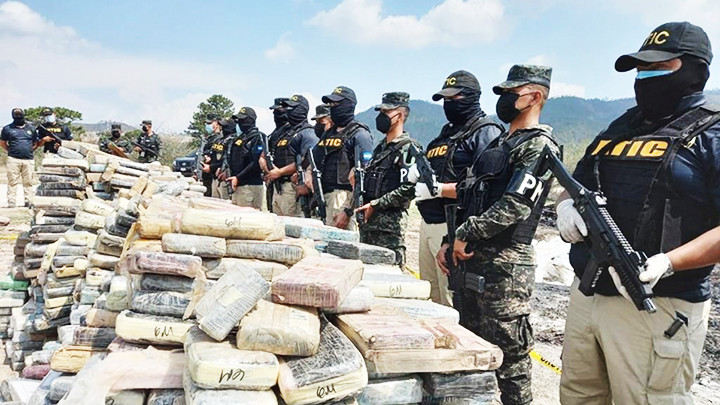 Cảnh sát Honduras thu giữ lượng lớn ma túy trong một chiến dịch. Ảnh: AFP