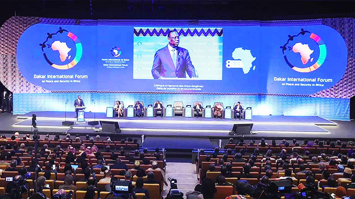 Phiên khai mạc Diễn đàn quốc tế Dakar về hòa bình và an ninh ở châu Phi. Ảnh: AP