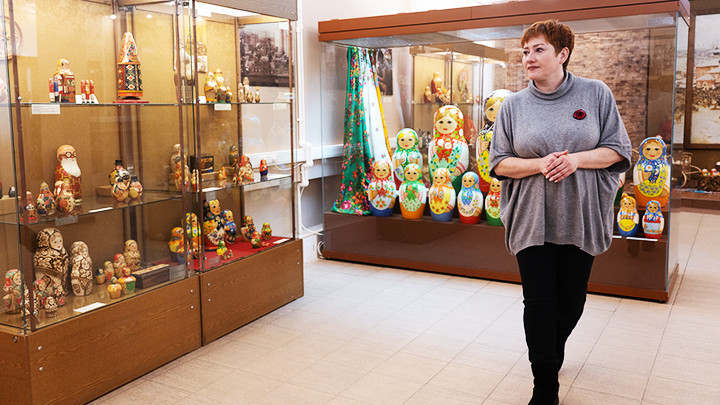 Bà Olga Yurova trong bảo tàng ở Sergiyev Posad.