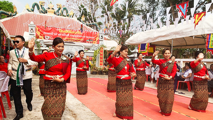 Việt kiều tại That Phanom múa hát nhân Lễ hội Đức Thánh Trần cuối tháng 3/2023.