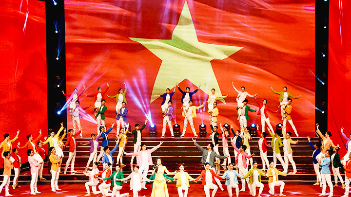 Chương trình nghệ thuật chào mừng Hội nghị. Ảnh: TRẦN HẢI